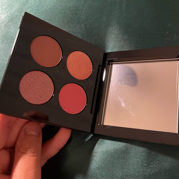 Pat McGrath Divine Rose Luxe Quad: Eternal Eden Eyeshadow Quad - Picture 3 of 4